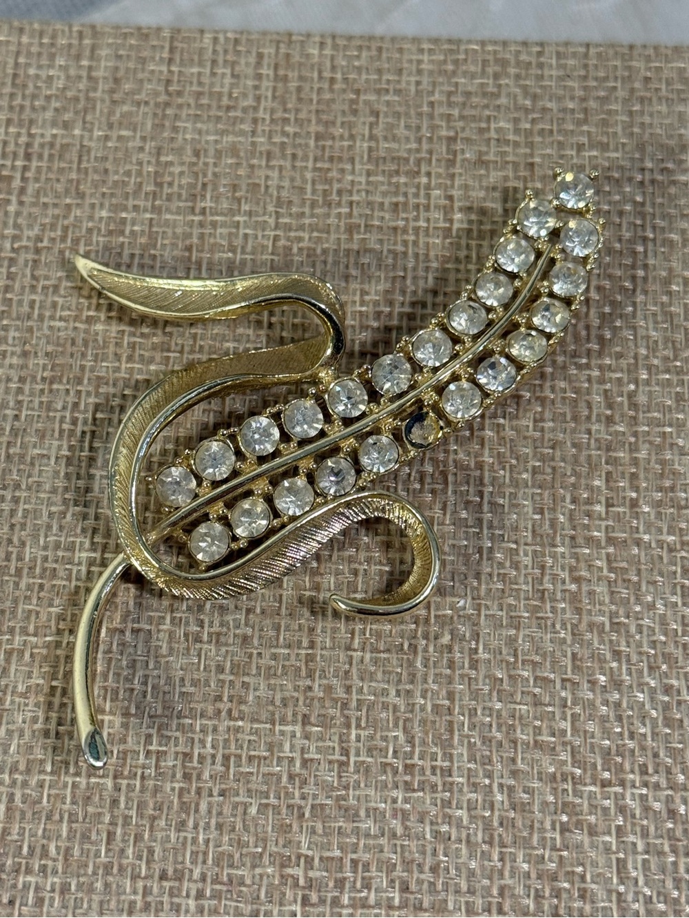 Vintage Sarah Coventry Gold Tone Rhinestone Wheat Brooch Pin See Note 3.5”x2.5”